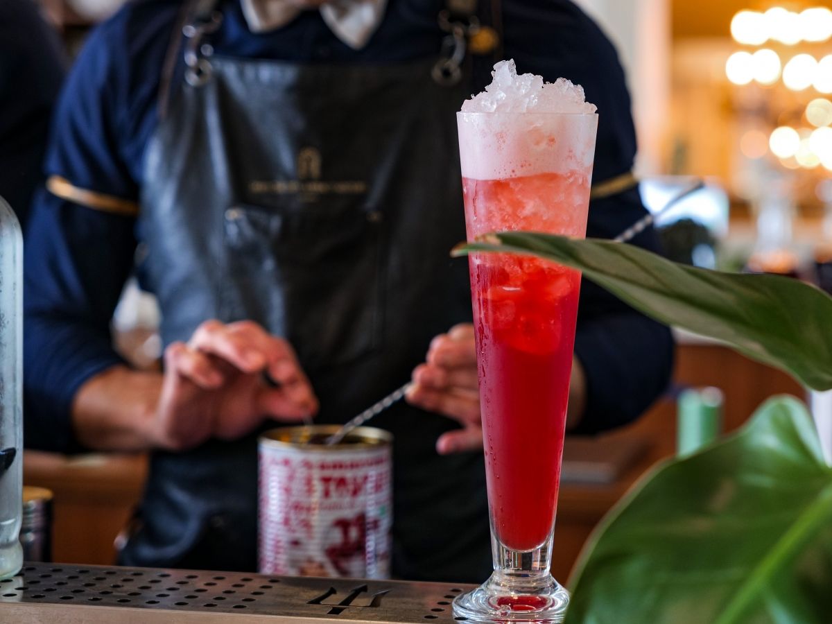 Hôtel Maison des Ambassadeurs Champagne Bar La Rochelle Bartender